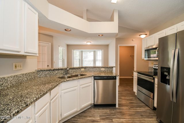 7805 HUNTERS LAKE Circle S, Jacksonville, FL 32210