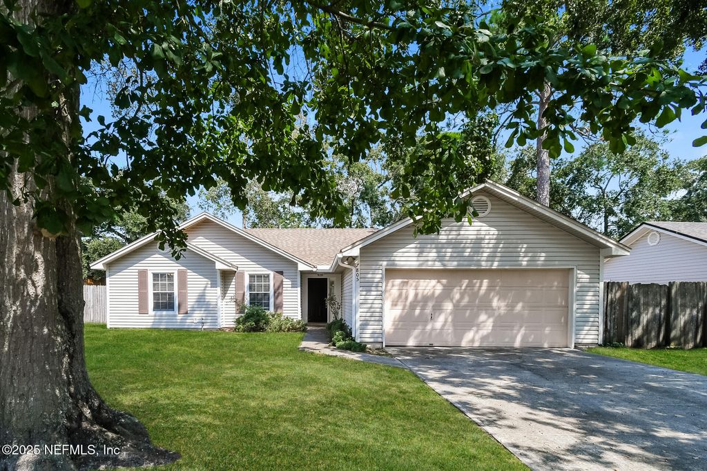 7805 HUNTERS LAKE Circle S, Jacksonville, FL 32210