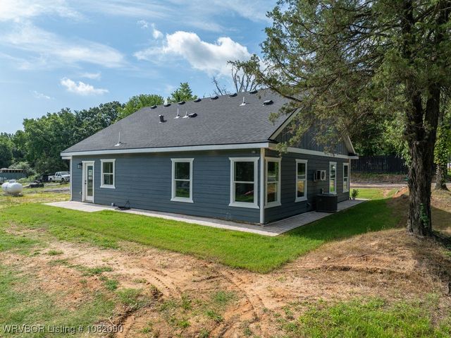 1303 Hoover Way, Alma, AR 72921