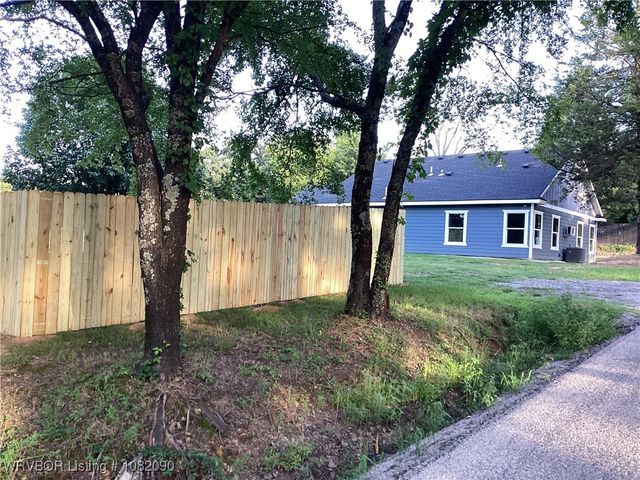 1303 Hoover Way, Alma, AR 72921