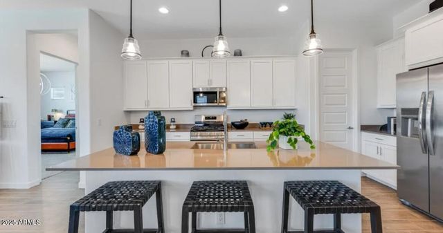 8026 W ROWEL Road, Peoria, AZ 85383