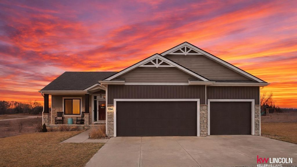 9930 Paris Court, Lincoln, NE 68339