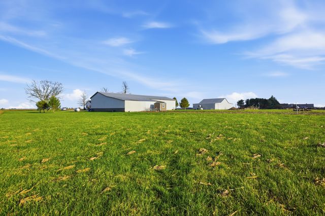 1189 County Road 200 E Road, Seymour, IL 61875