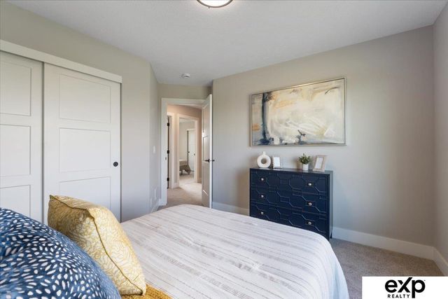 11905 S 68 Avenue, Papillion, NE 68046