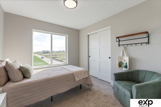 11905 S 68 Avenue, Papillion, NE 68046