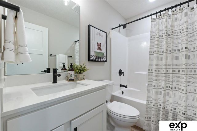 11905 S 68 Avenue, Papillion, NE 68046