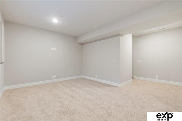 11905 S 68 Avenue, Papillion, NE 68046