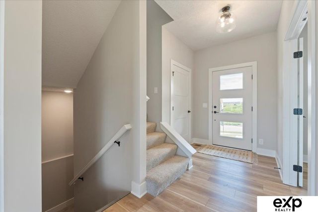 11905 S 68 Avenue, Papillion, NE 68046
