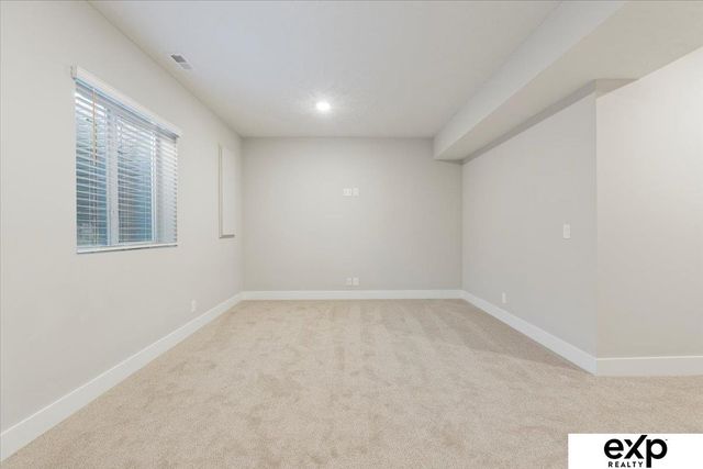 11905 S 68 Avenue, Papillion, NE 68046