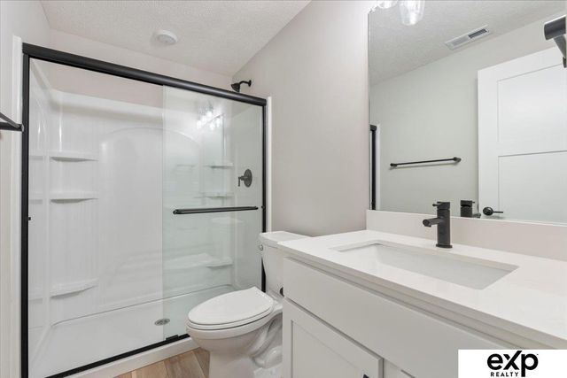 11905 S 68 Avenue, Papillion, NE 68046