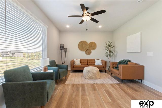11905 S 68 Avenue, Papillion, NE 68046