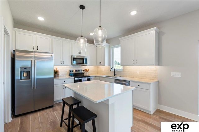 11905 S 68 Avenue, Papillion, NE 68046