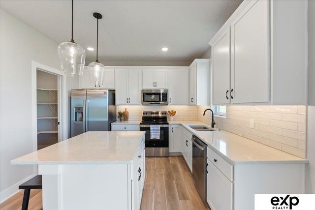 11905 S 68 Avenue, Papillion, NE 68046