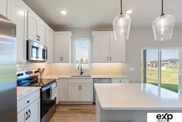 11905 S 68 Avenue, Papillion, NE 68046