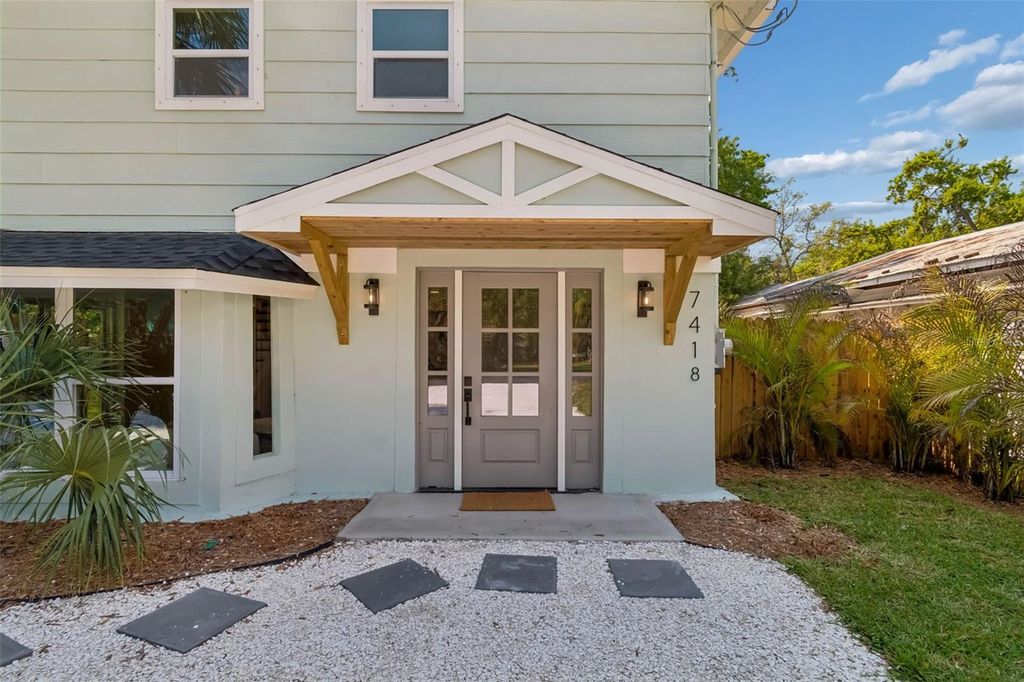 Image 7 of property listing at 7418 SEAGULL WAY, Tampa, FL 33635