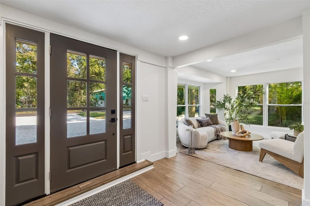 Image 8 of property listing at 7418 SEAGULL WAY, Tampa, FL 33635