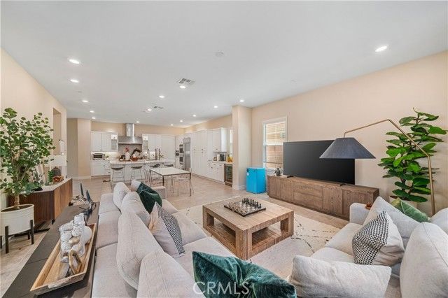 81 Pelican Lane, Irvine, CA 92618