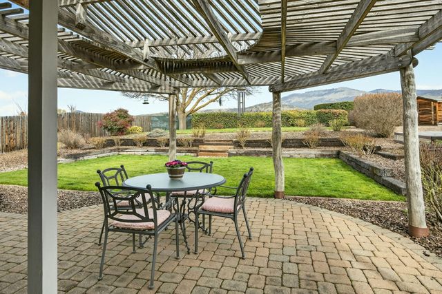 160 Meadow View Drive, Phoenix, OR 97535