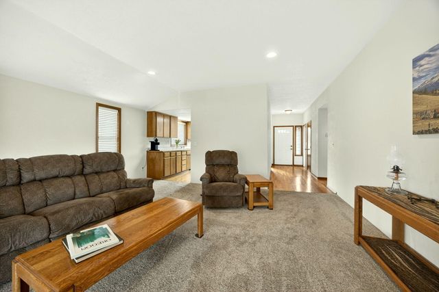 160 Meadow View Drive, Phoenix, OR 97535