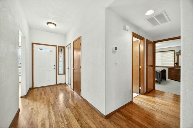 160 Meadow View Drive, Phoenix, OR 97535