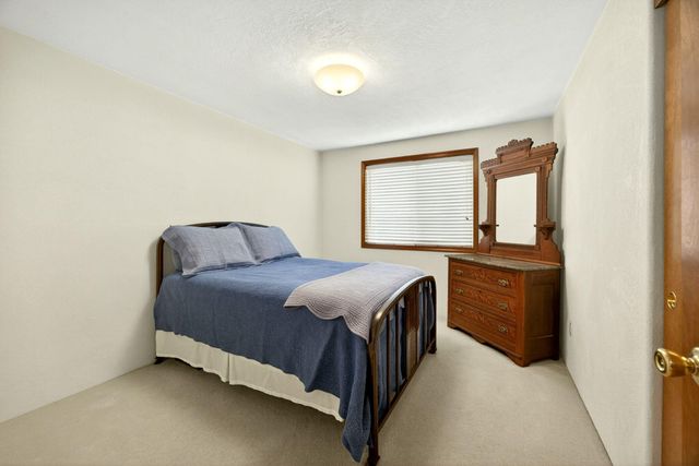 160 Meadow View Drive, Phoenix, OR 97535