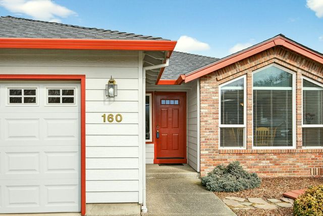 160 Meadow View Drive, Phoenix, OR 97535