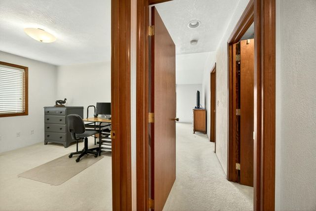 160 Meadow View Drive, Phoenix, OR 97535