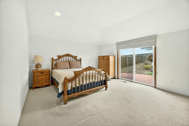 160 Meadow View Drive, Phoenix, OR 97535