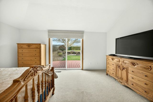 160 Meadow View Drive, Phoenix, OR 97535