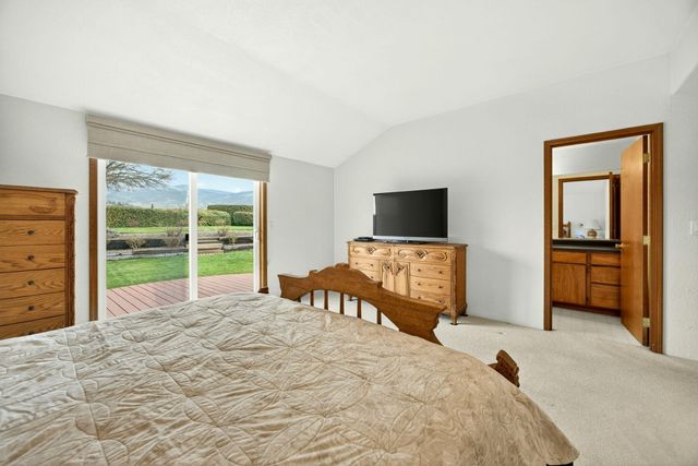 160 Meadow View Drive, Phoenix, OR 97535