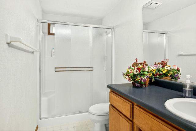 160 Meadow View Drive, Phoenix, OR 97535