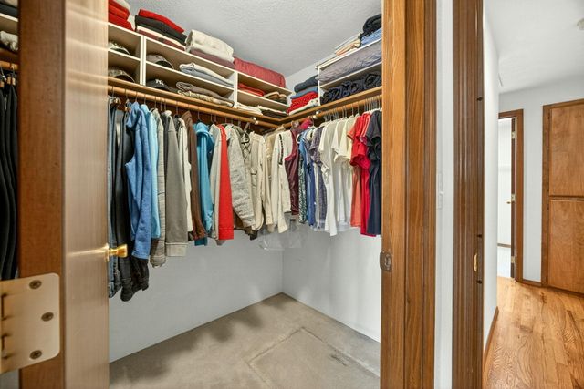 160 Meadow View Drive, Phoenix, OR 97535