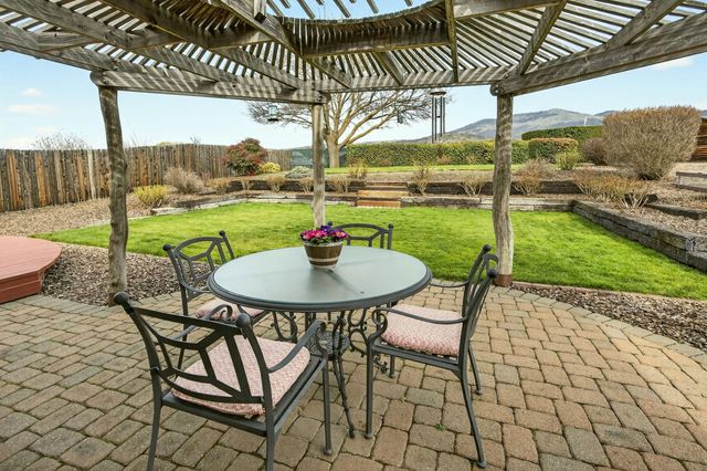 160 Meadow View Drive, Phoenix, OR 97535