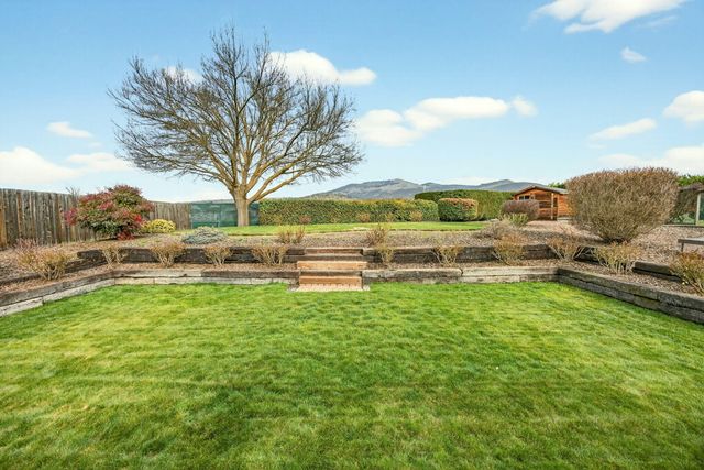 160 Meadow View Drive, Phoenix, OR 97535