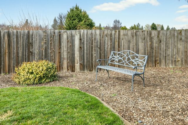 160 Meadow View Drive, Phoenix, OR 97535