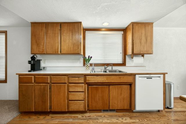 160 Meadow View Drive, Phoenix, OR 97535