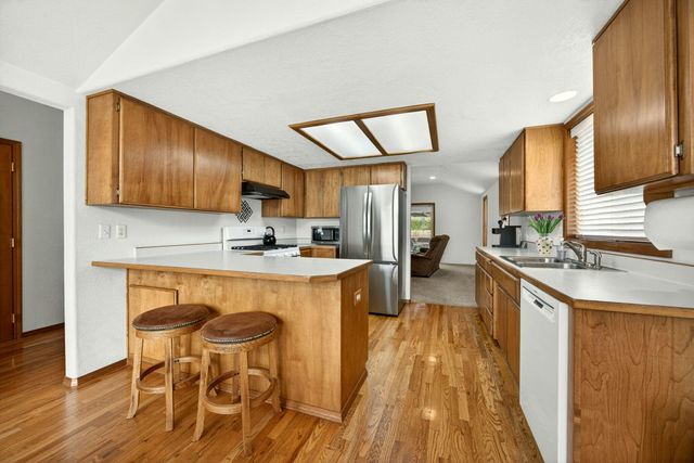 160 Meadow View Drive, Phoenix, OR 97535