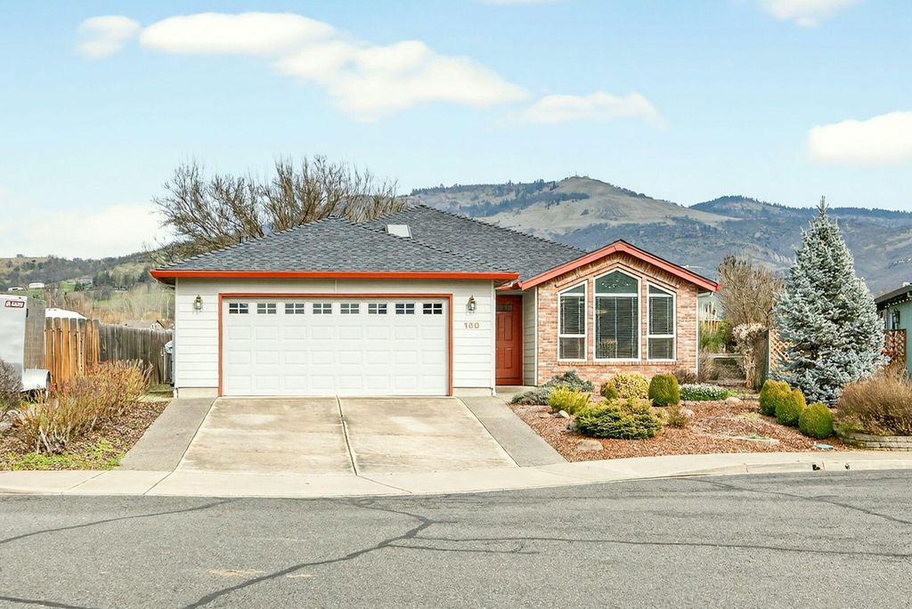 160 Meadow View Drive, Phoenix, OR 97535