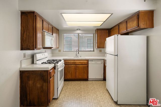 104 N Atlantic Boulevard, Alhambra, CA 91801