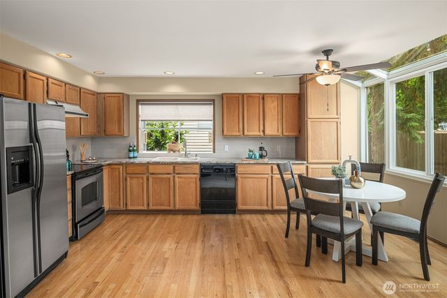 24213 SE 38th Place, Sammamish, WA 98029