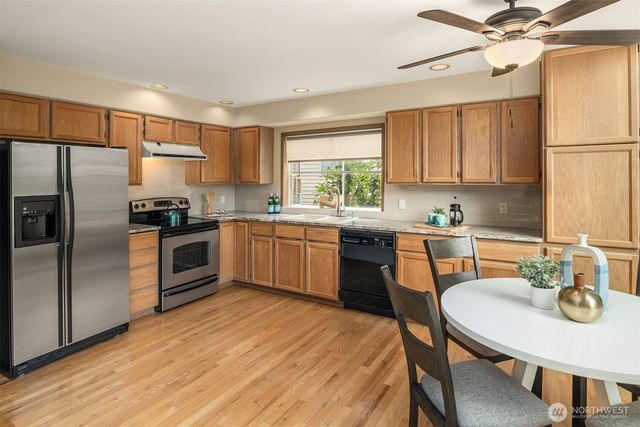 24213 SE 38th Place, Sammamish, WA 98029