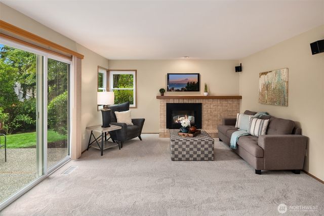24213 SE 38th Place, Sammamish, WA 98029