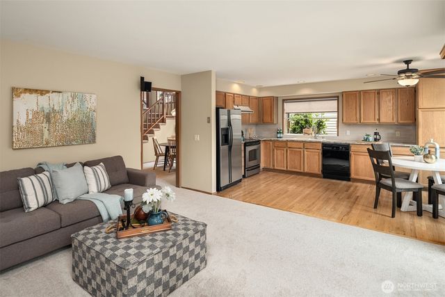 24213 SE 38th Place, Sammamish, WA 98029
