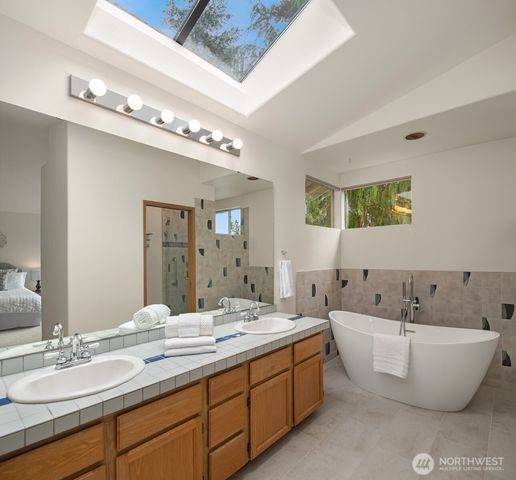24213 SE 38th Place, Sammamish, WA 98029