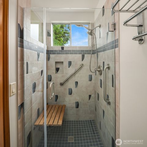 24213 SE 38th Place, Sammamish, WA 98029