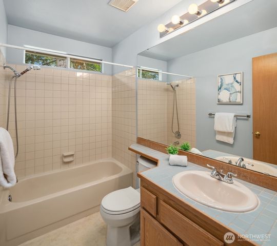 24213 SE 38th Place, Sammamish, WA 98029