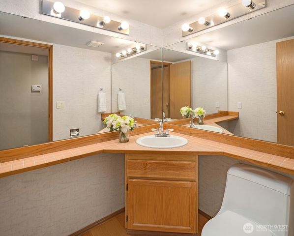 24213 SE 38th Place, Sammamish, WA 98029