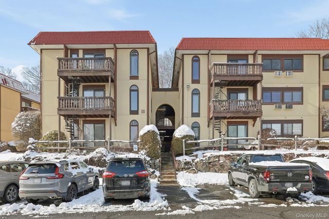 18 Granada Crescent 13, White Plains, NY 10603