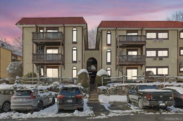 18 Granada Crescent 13, White Plains, NY 10603