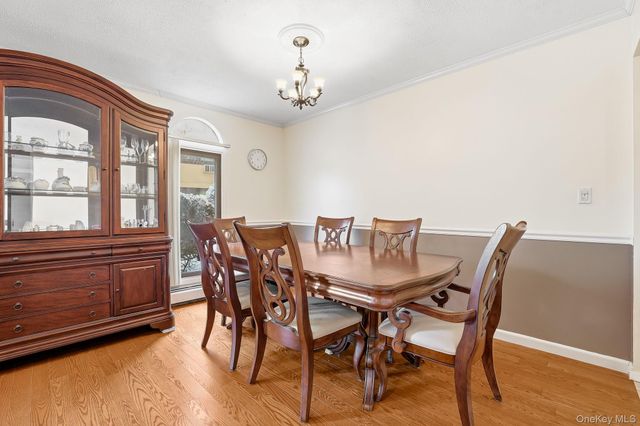 18 Granada Crescent 13, White Plains, NY 10603